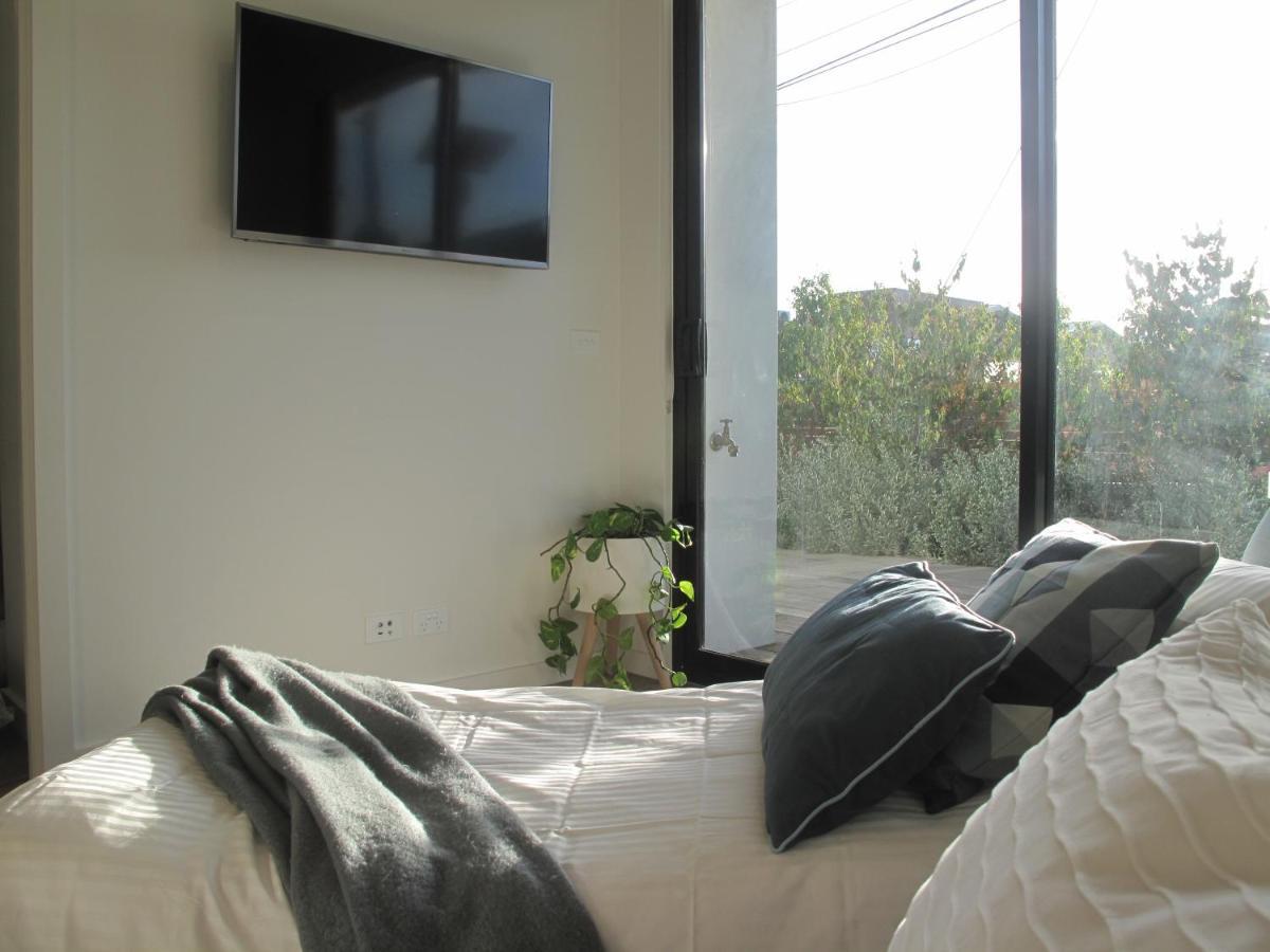 Modern 3 Bedroom Apt With Free Parking, Netflix, Wifi & Welcome Wine By Bnb Pro Мелбърн Екстериор снимка